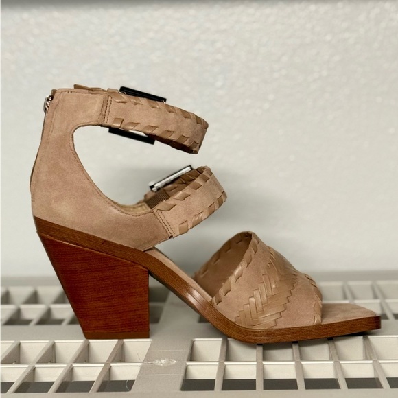 NWOB Vince Camuto Suraylin Truffle Taupe Heeled‎ Sandal - Picture 3 of 9